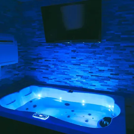Studette Avec & Jacuzzi Апартаменты