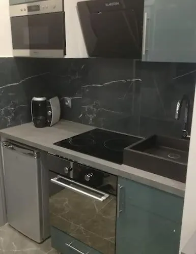 Studette Avec & Jacuzzi *